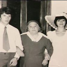 1975 рік. На фотографії син, мати Людмили та дружина сина.