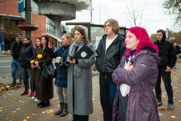 On the right Uliana Ustinova